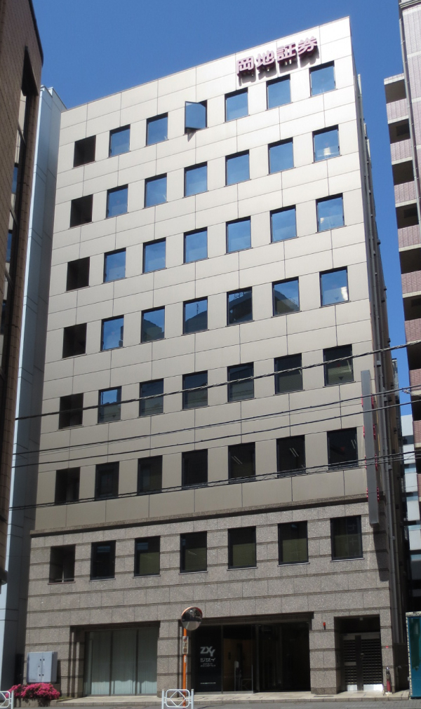 東京事務所が入るビルの外観写真