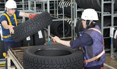 製品の検査作業の様子